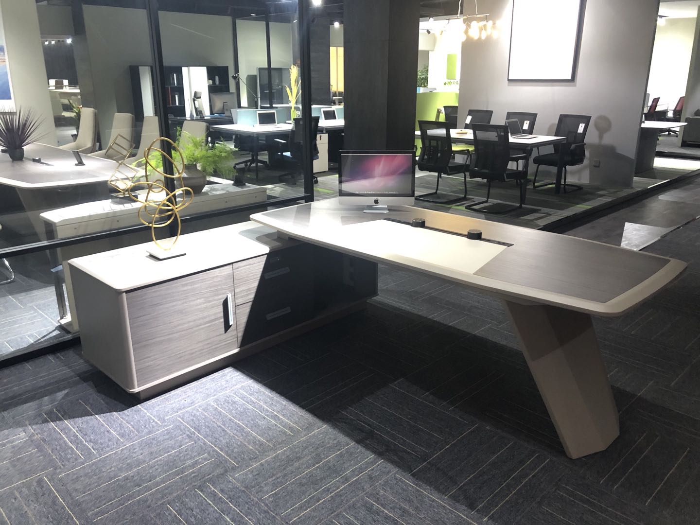 Fineer met schilderoppervlak Executive Table